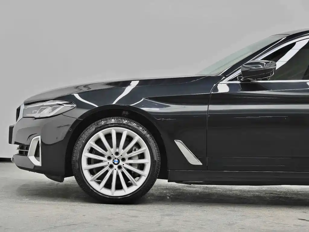 BMW 5 Series — миниатюра 26