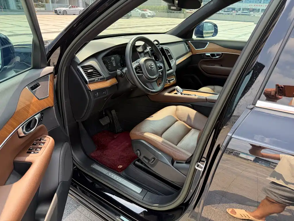Volvo XC90 — миниатюра 7