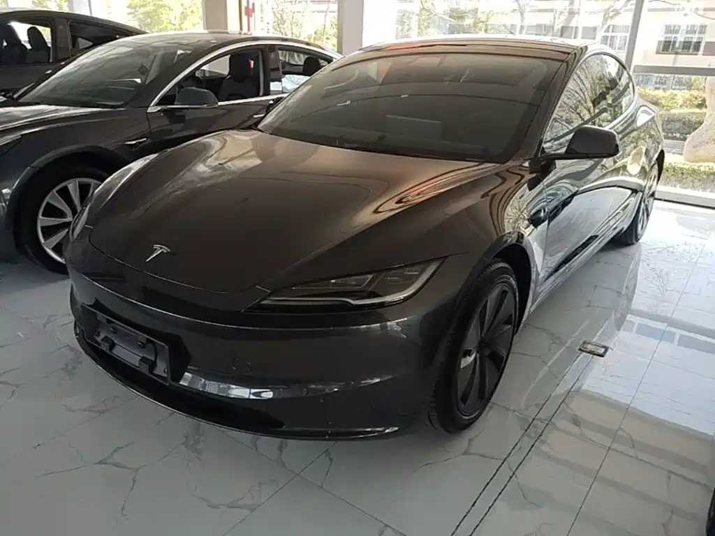 Tesla Model 3 — миниатюра 2