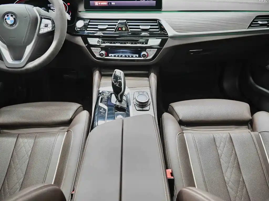 BMW 5 Series — миниатюра 30