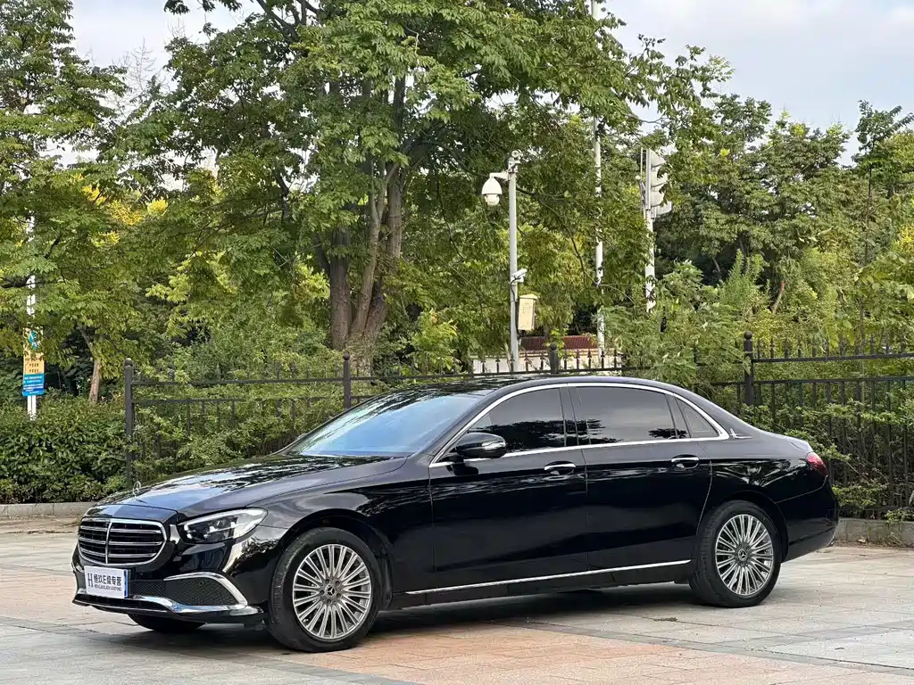 Mercedes-Benz E-Class — миниатюра 2