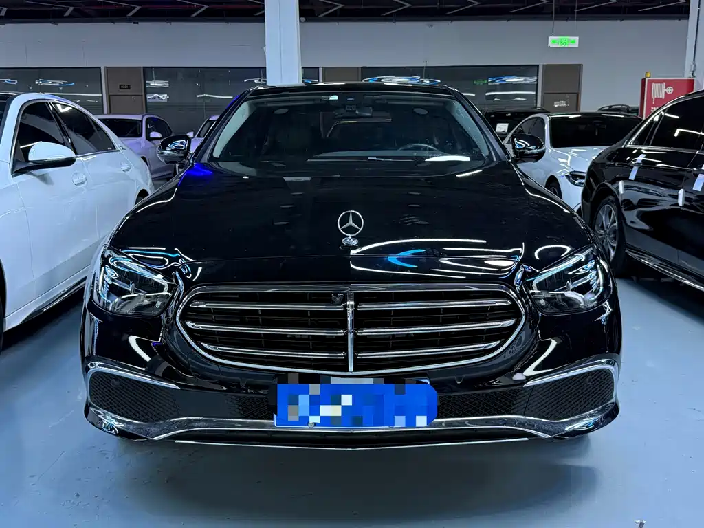 Mercedes-Benz E-Class — миниатюра 2