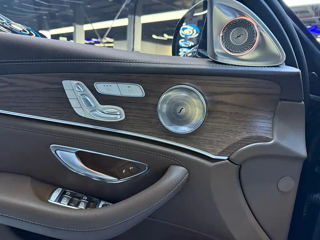 Mercedes-Benz E-Class — миниатюра 6