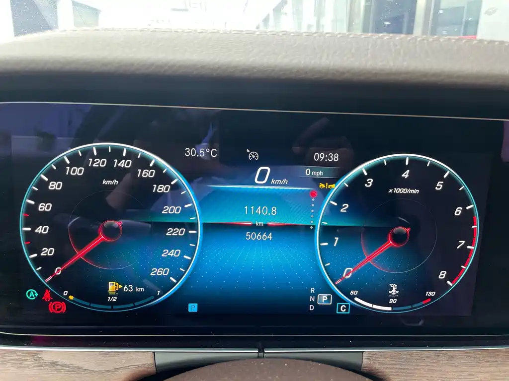 Mercedes-Benz E-Class — миниатюра 11