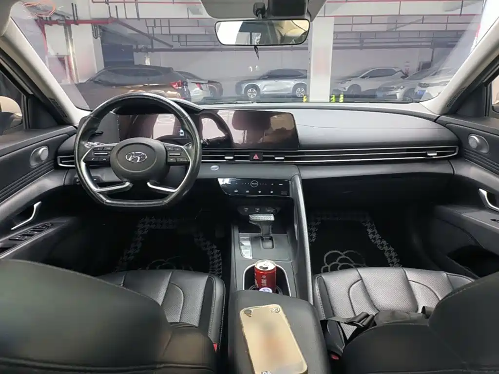 Hyundai Elantra — миниатюра 10