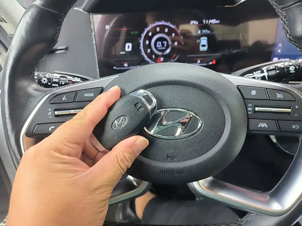 Hyundai Elantra — миниатюра 9
