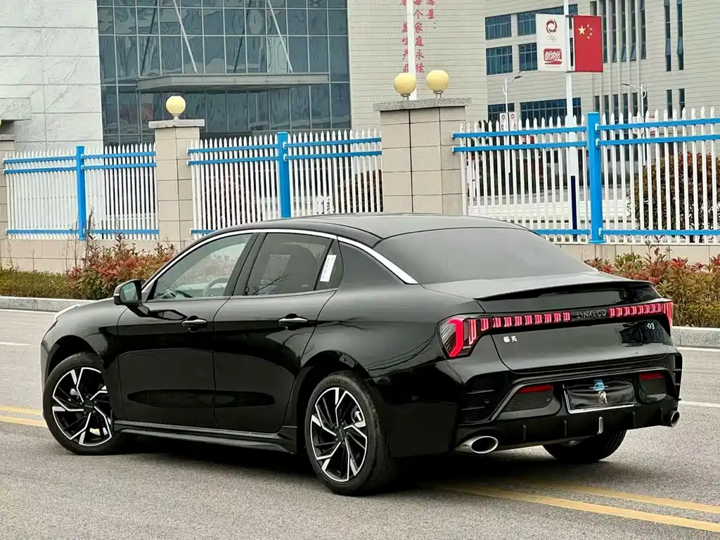 Lynk & Co 03 — миниатюра 5