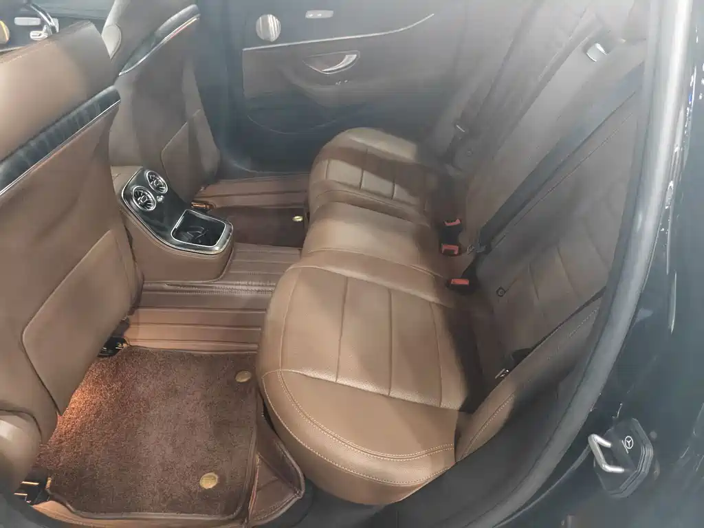 Mercedes-Benz E-Class — миниатюра 11