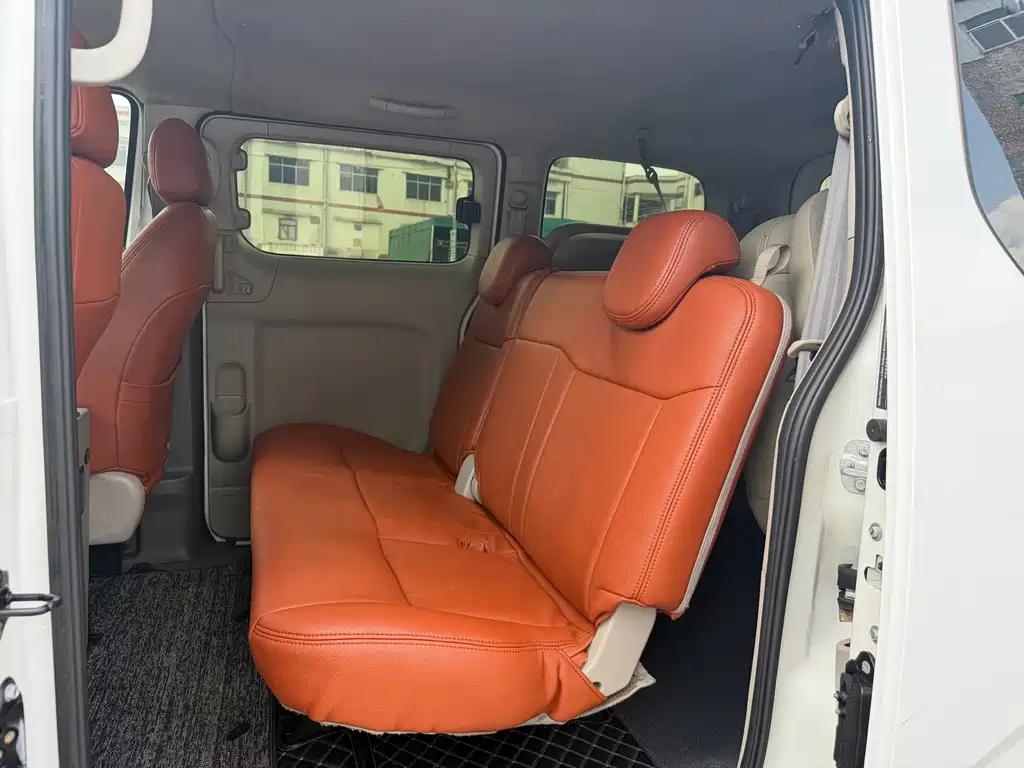 Nissan NV200 — миниатюра 8