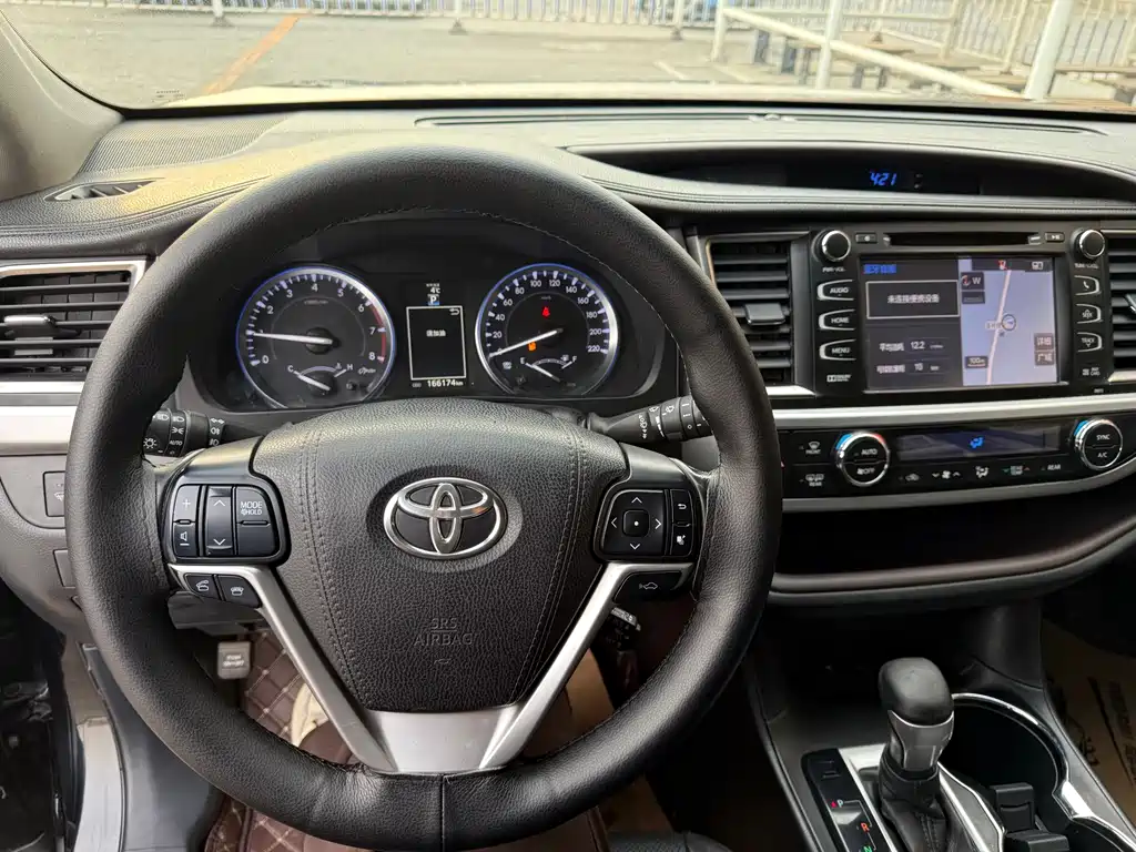 TOYOTA HIGHLANDER