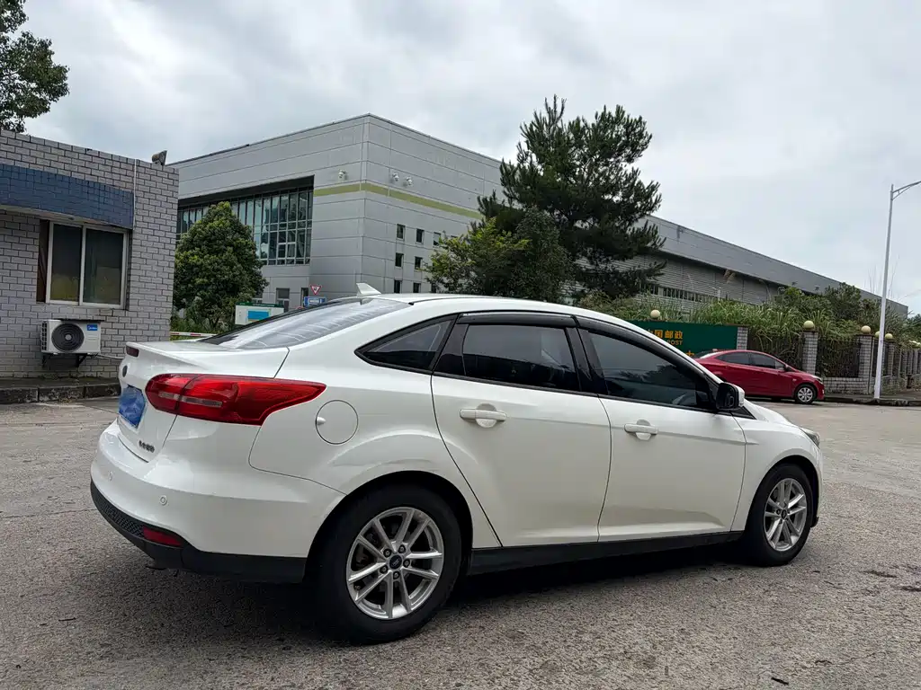 Ford Focus 2017 1.6L MT
