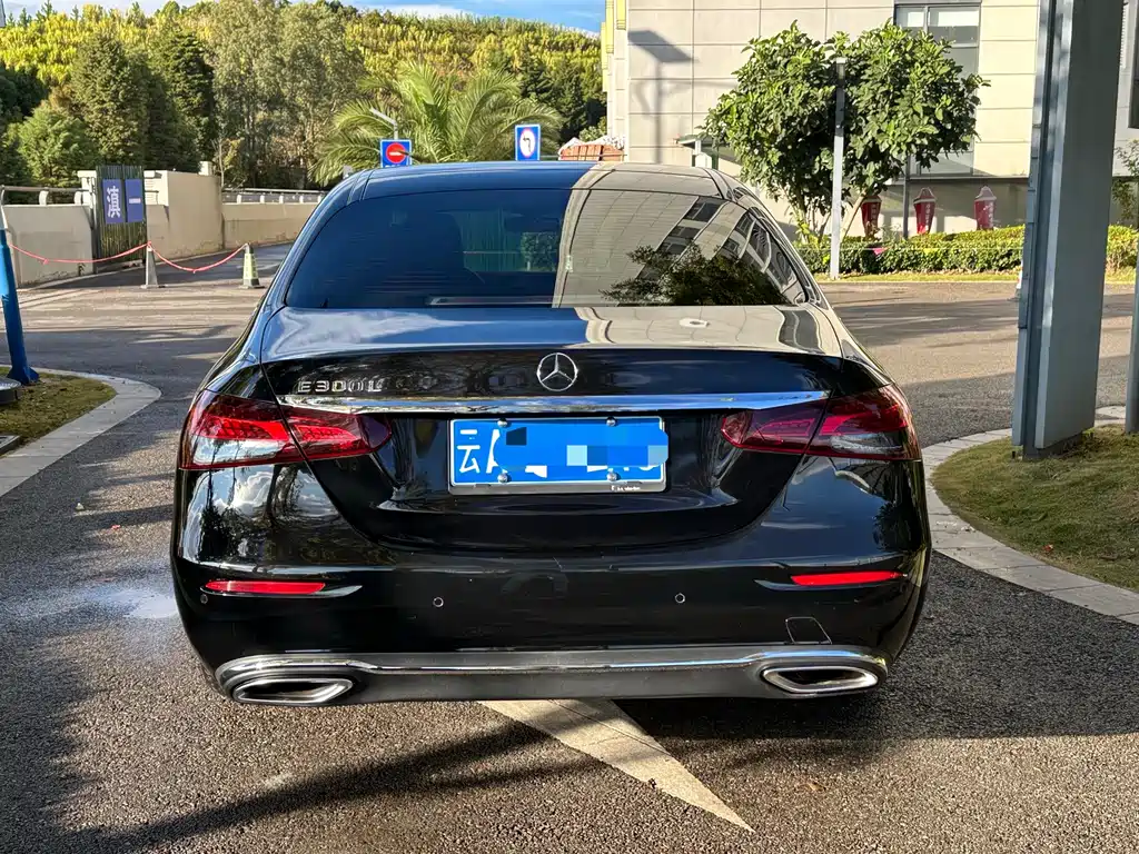 Mercedes-Benz E-Class — миниатюра 5