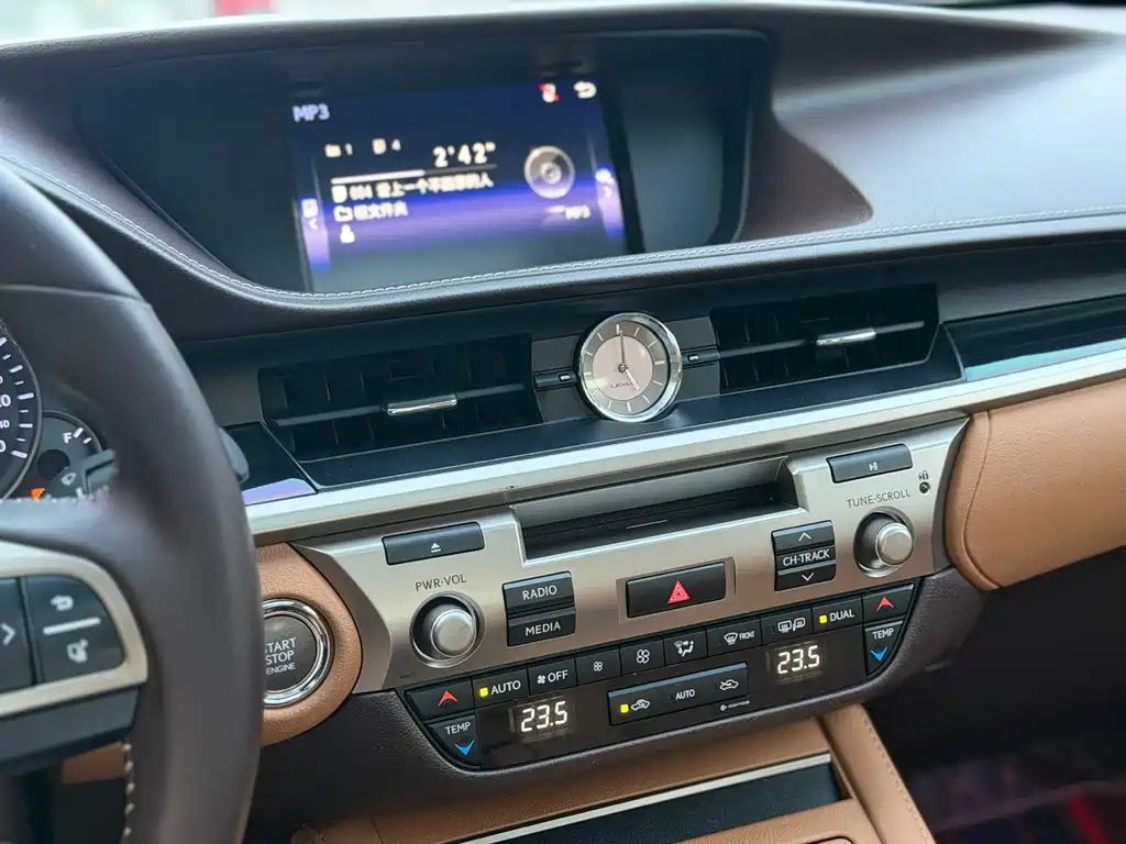Lexus ES — миниатюра 10