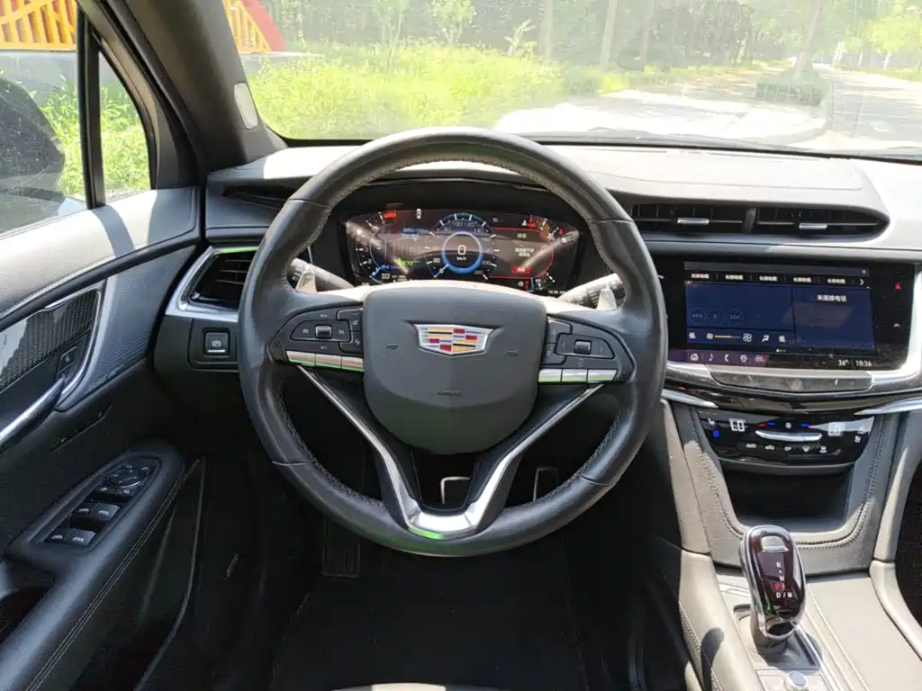 Cadillac XT6 — миниатюра 11
