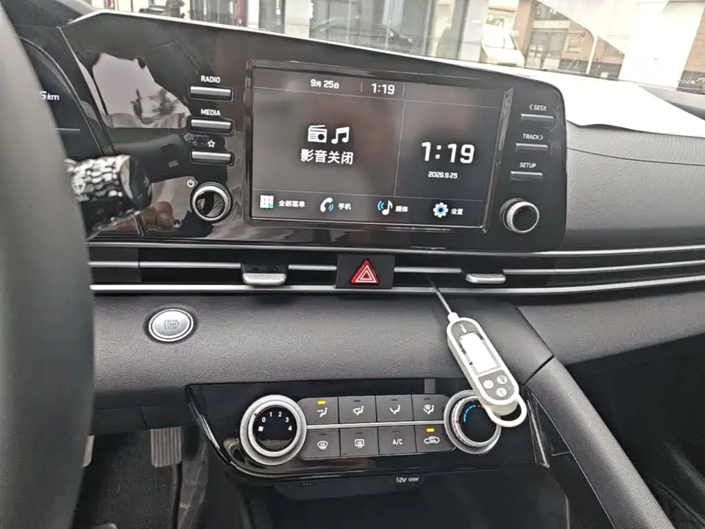 Hyundai Elantra — миниатюра 13
