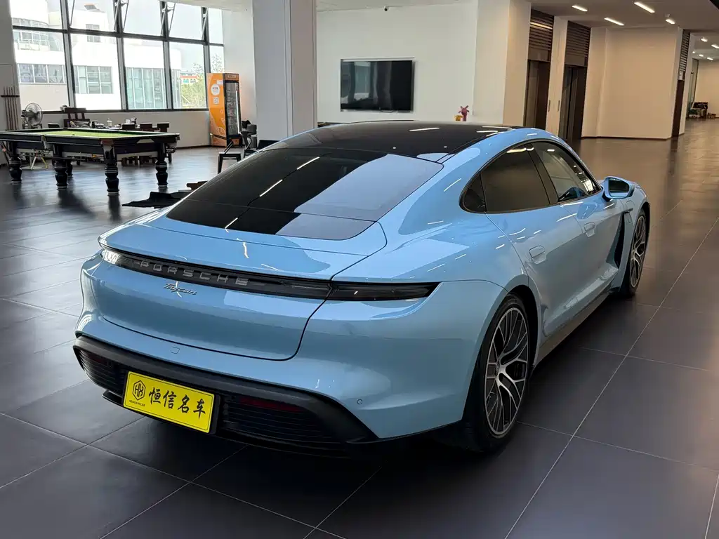 Porsche Taycan — миниатюра 7