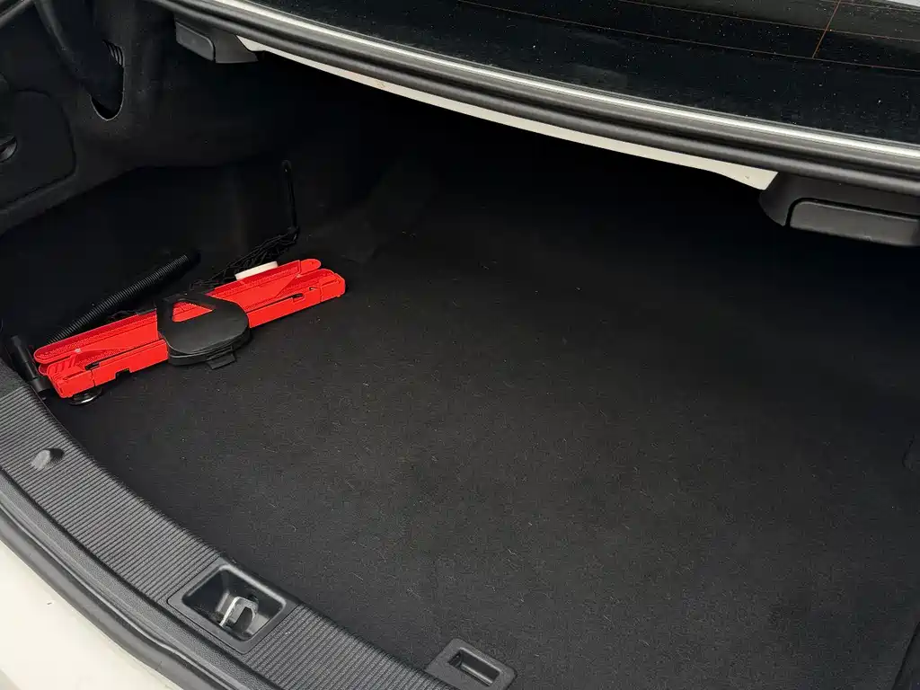 Mercedes-Benz E-Class (Import) — миниатюра 15