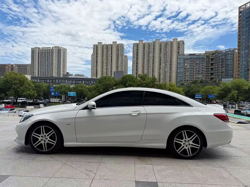 Mercedes-Benz E-Class (Import) — миниатюра 4