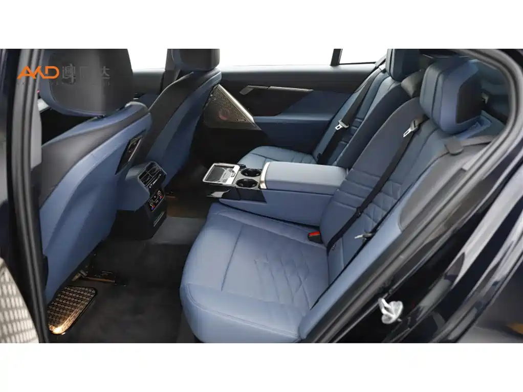 BMW 5 Series — миниатюра 7