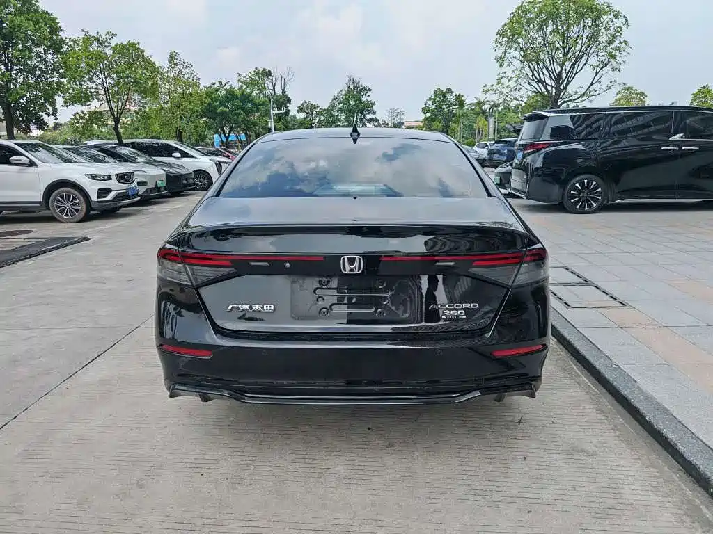 Honda Accord — миниатюра 9