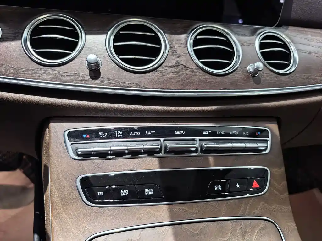 Mercedes-Benz E-Class — миниатюра 10