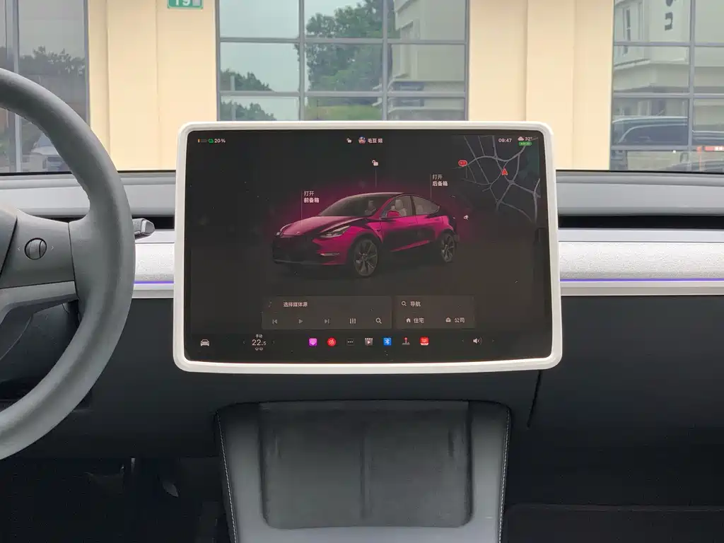 Tesla Model Y — миниатюра 20