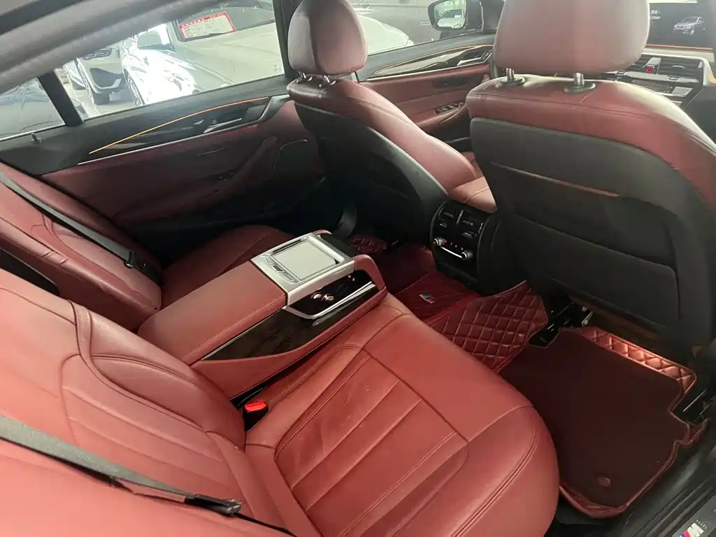 BMW 5 Series — миниатюра 8