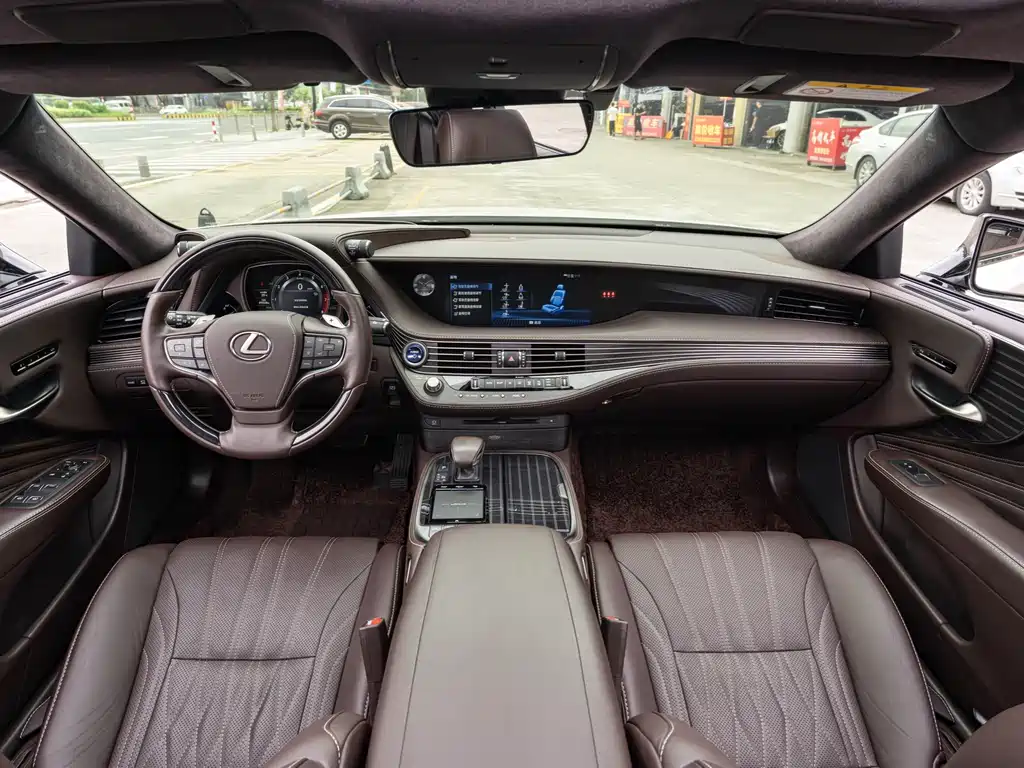 Lexus LS — миниатюра 13