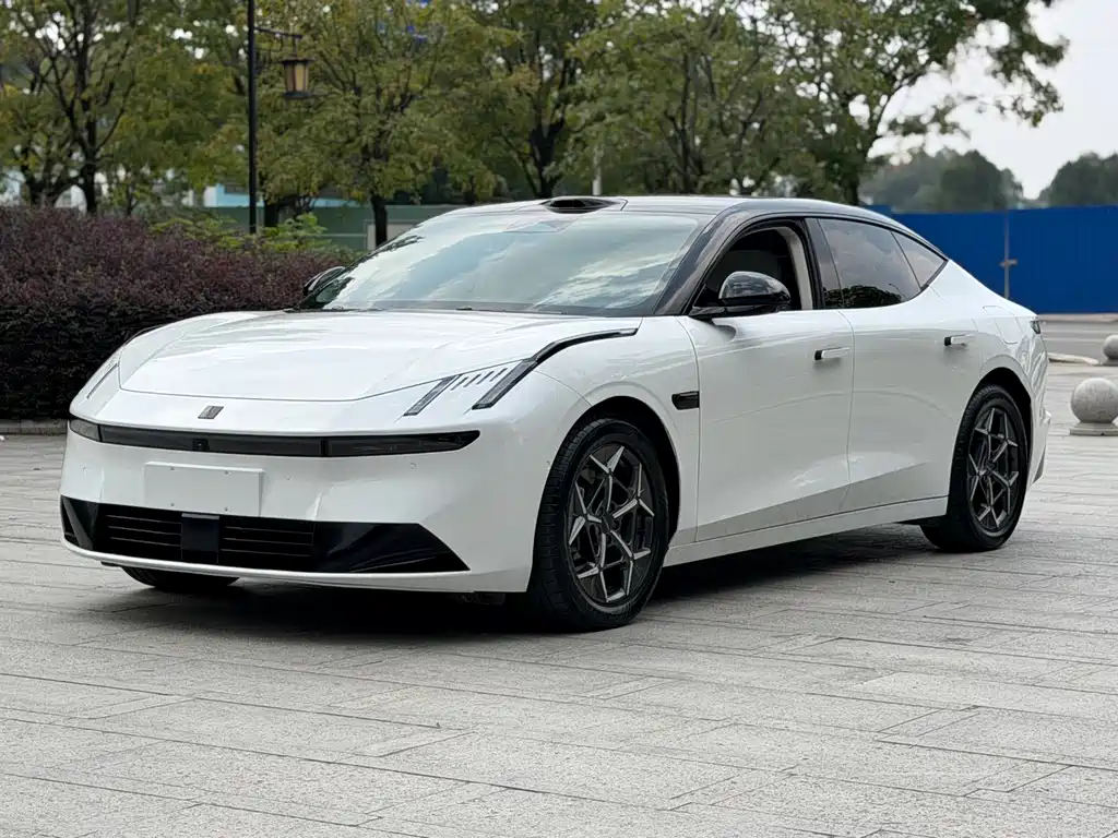Lynk & Co 10