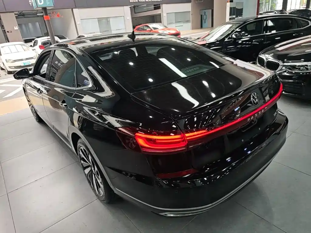 Volkswagen Passat 2022 330TSI Luxury