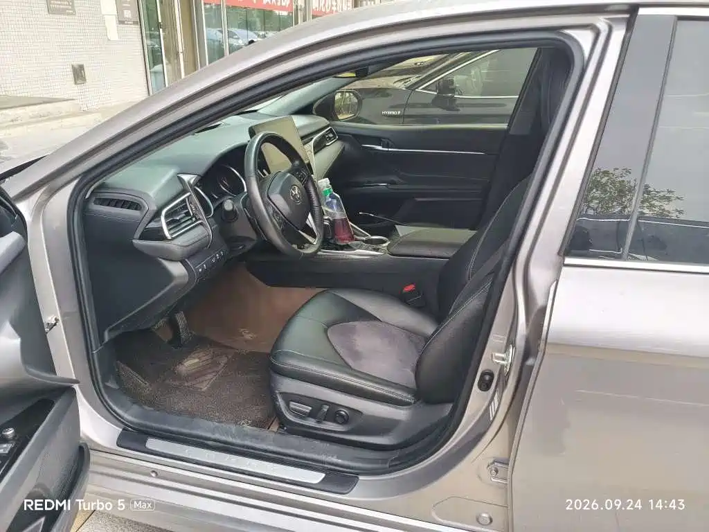 Toyota Camry — миниатюра 6