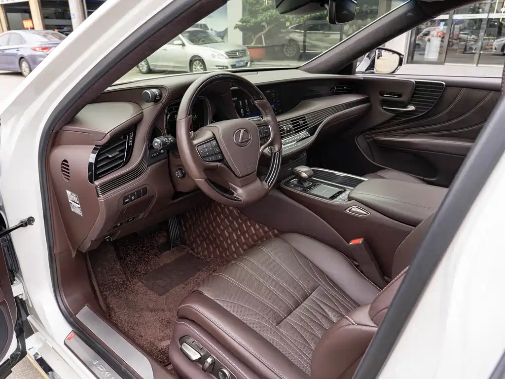 Lexus LS — миниатюра 9
