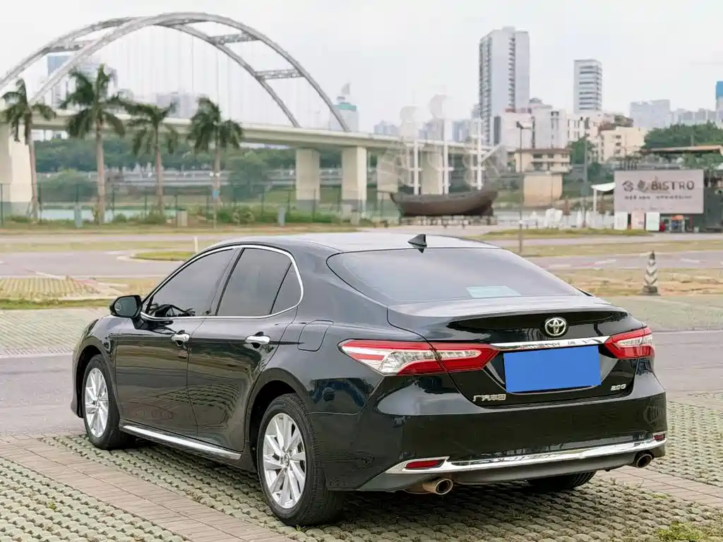 Toyota Camry — миниатюра 6