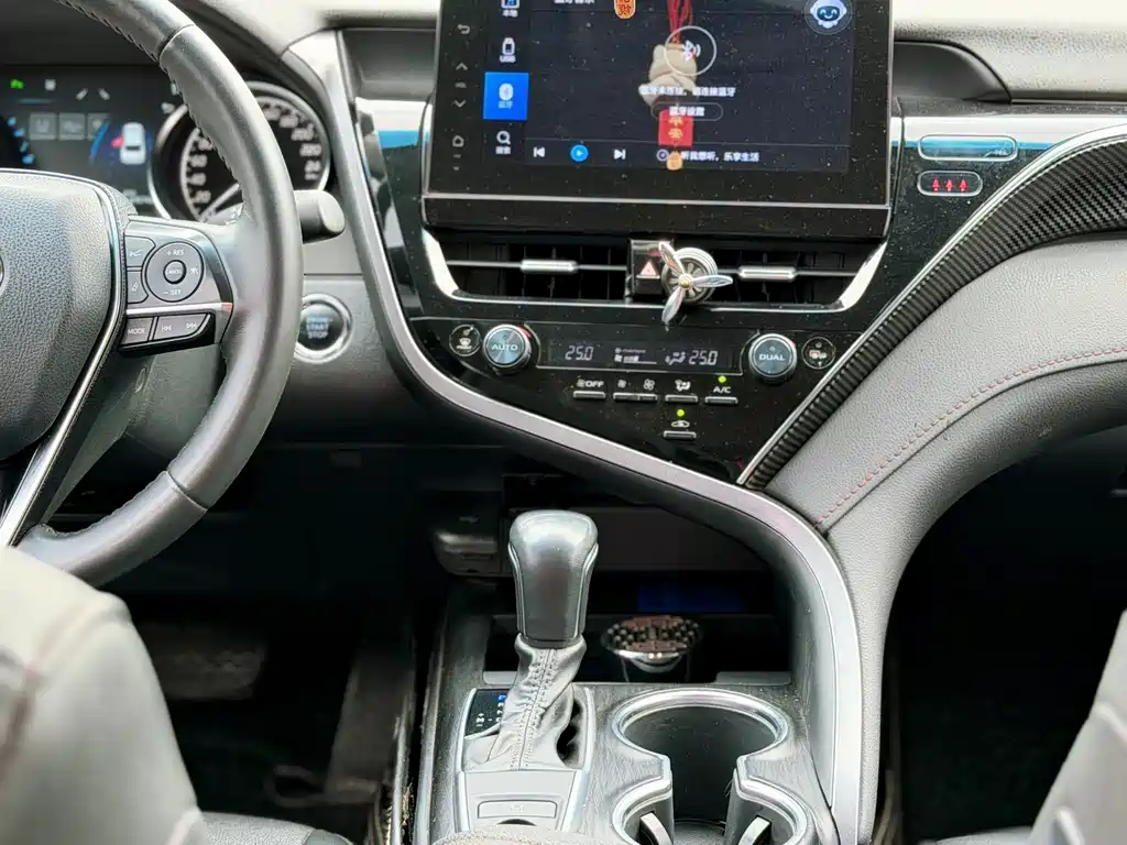 Toyota Camry — миниатюра 8