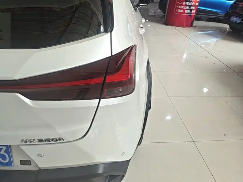 Lexus UX — миниатюра 8