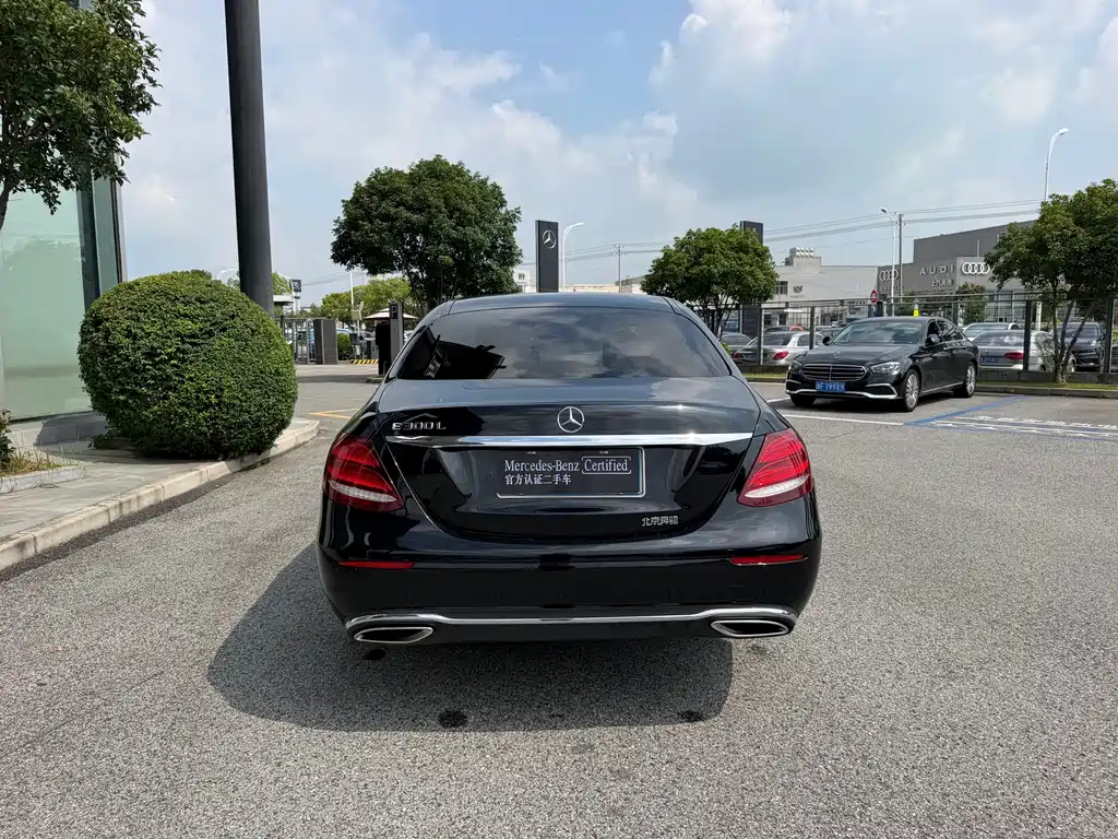 Mercedes-Benz E-Class — миниатюра 8