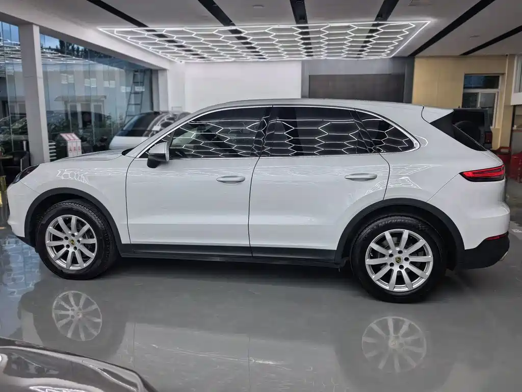 Porsche Cayenne — миниатюра 5