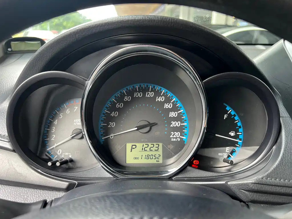Toyota Yaris L — миниатюра 5