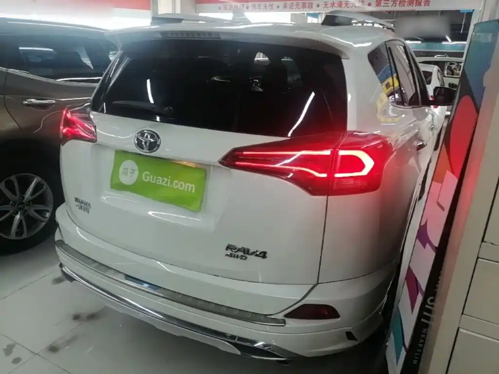 Toyota RAV4 — миниатюра 7