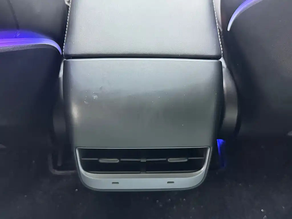 Tesla Model 3 — миниатюра 11