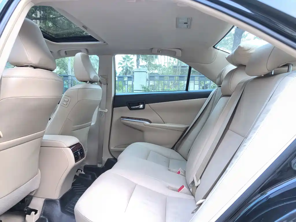 Toyota Camry — миниатюра 11