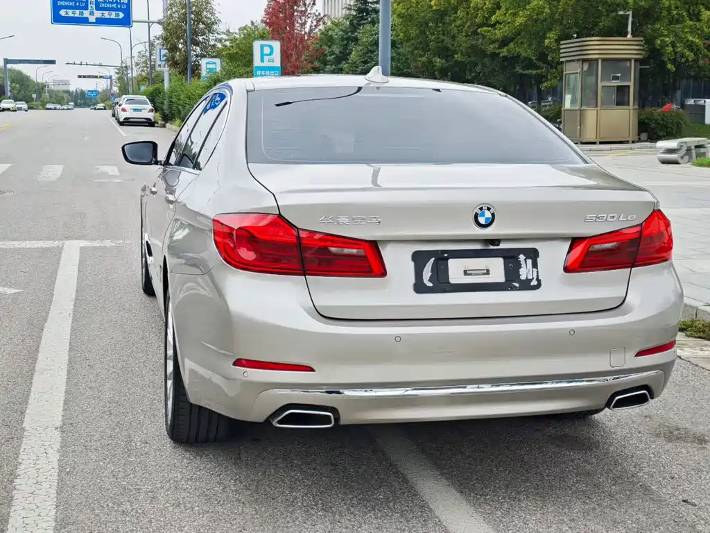 BMW 5 Series New Energy — миниатюра 9
