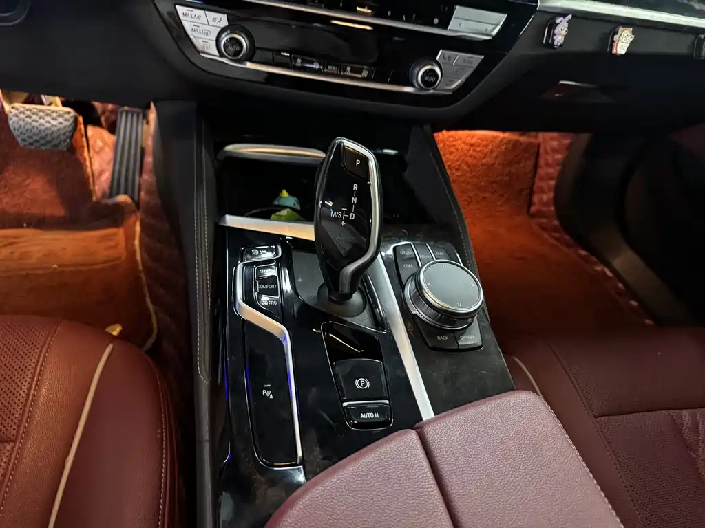 BMW 5 Series — миниатюра 11