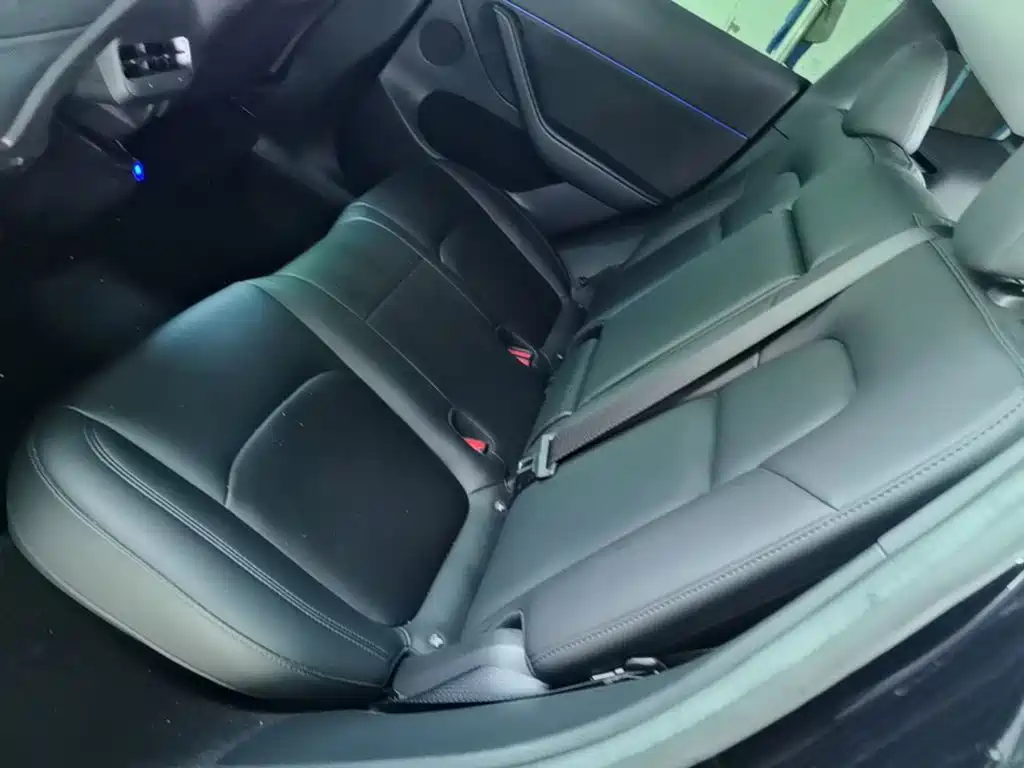 Tesla Model Y — миниатюра 17
