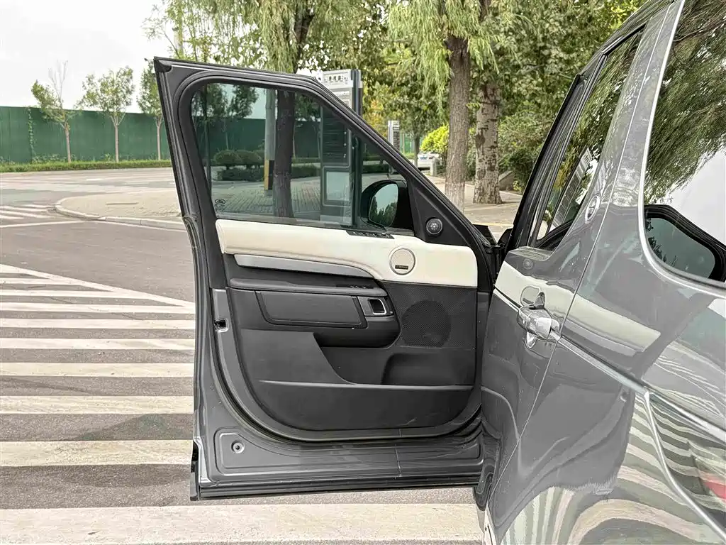 Land Rover Discovery — миниатюра 4