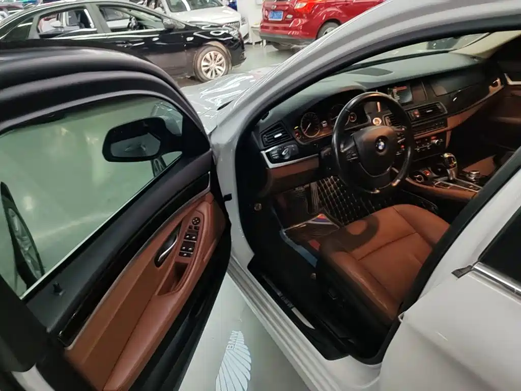 BMW 5 Series — миниатюра 16