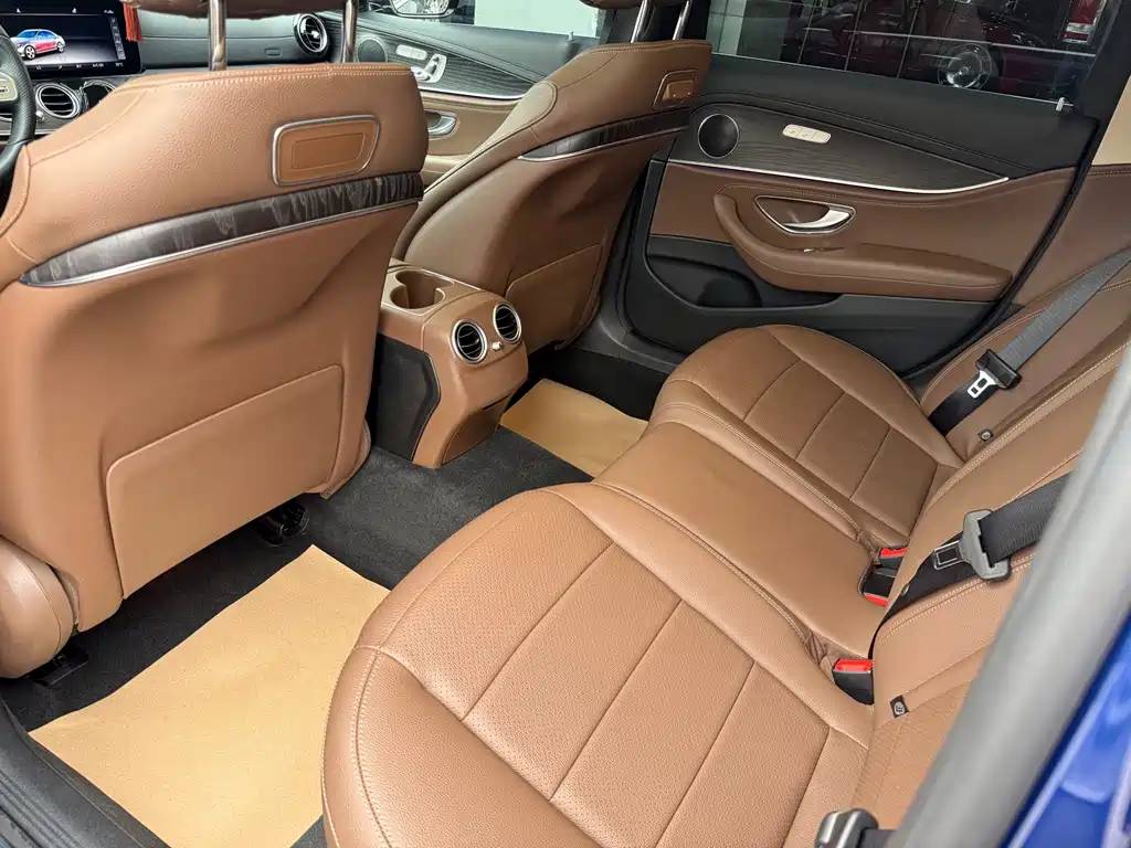 Mercedes-Benz E-Class — миниатюра 8