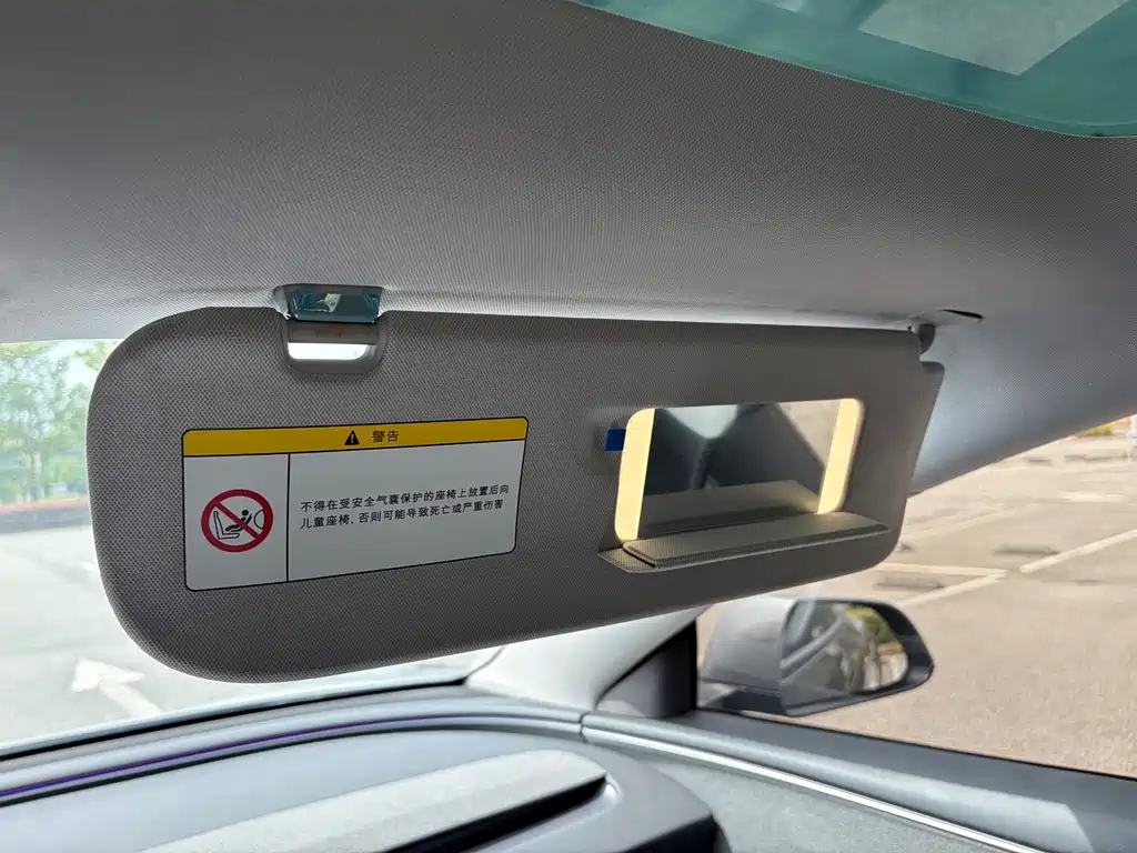 Tesla Model 3 — миниатюра 12
