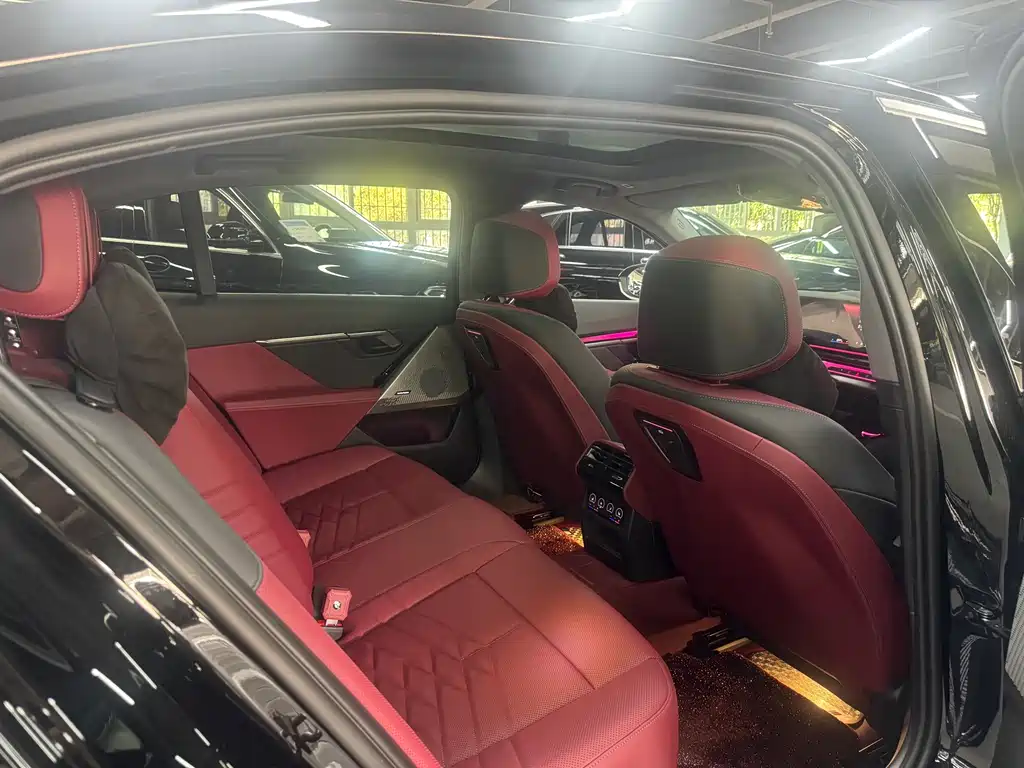 BMW 5 Series — миниатюра 10
