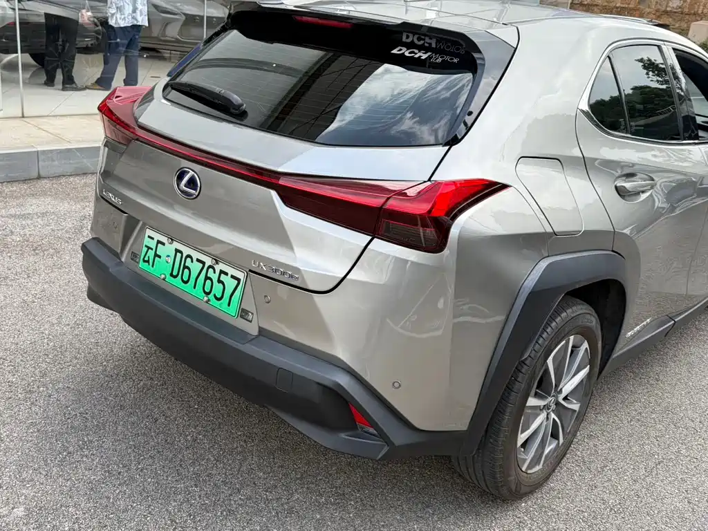 Lexus UX New Energy — миниатюра 10
